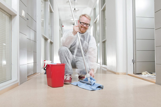 Goed opgeleide schoonmakers van Care Cleaning